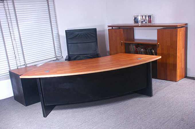 OFT2---Executive-Arc-Shaped-table-with-movable-chest-of-drawers