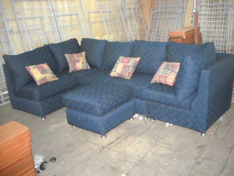 Read more about the article Settee