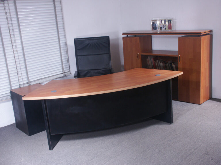 Read more about the article Office Table